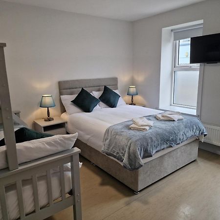Хостел Trivia House Swanlinbar Экстерьер фото