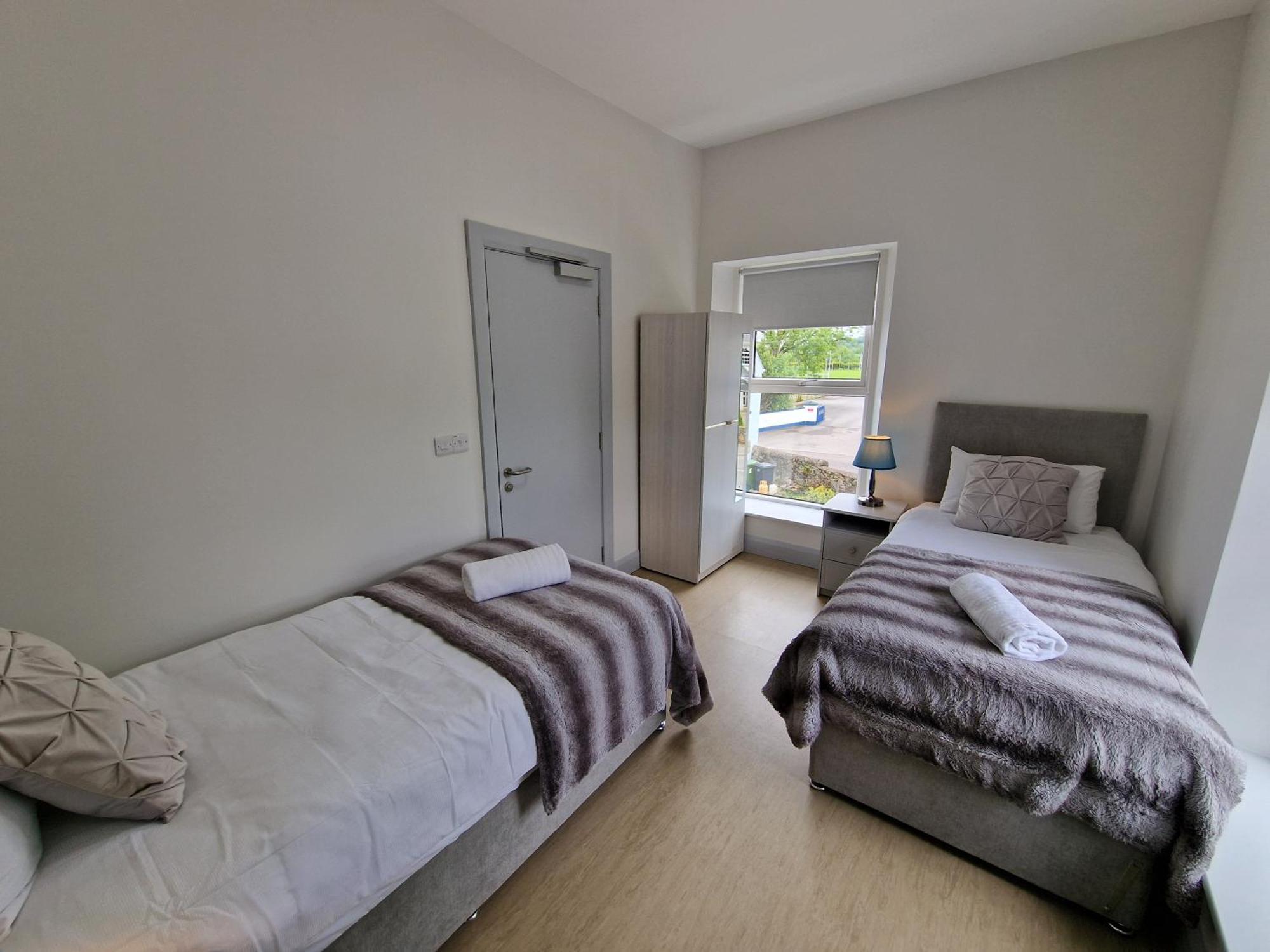 Хостел Trivia House Swanlinbar Экстерьер фото